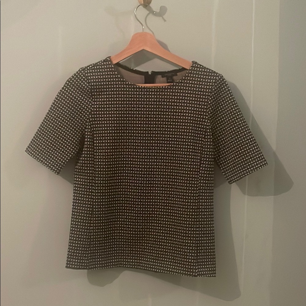 Ann Taylor Black and White Fitted Short Sleeve Blouse